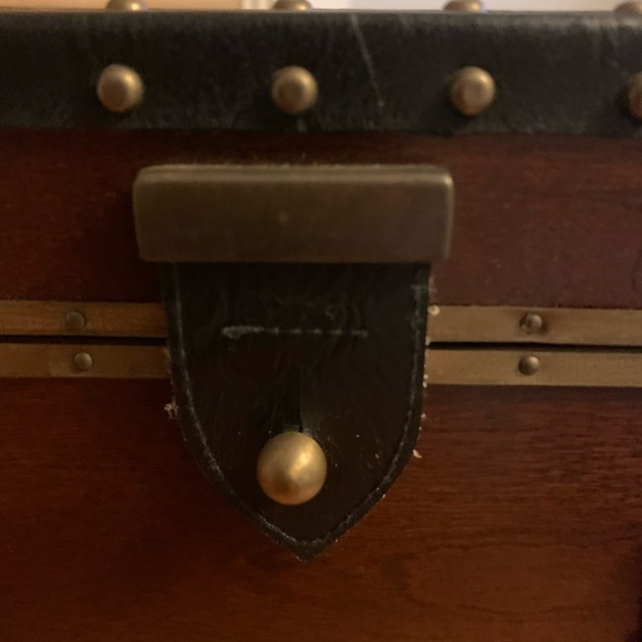 Bombay Co Trunk Style Jewelry Box - Picture 8 of 13